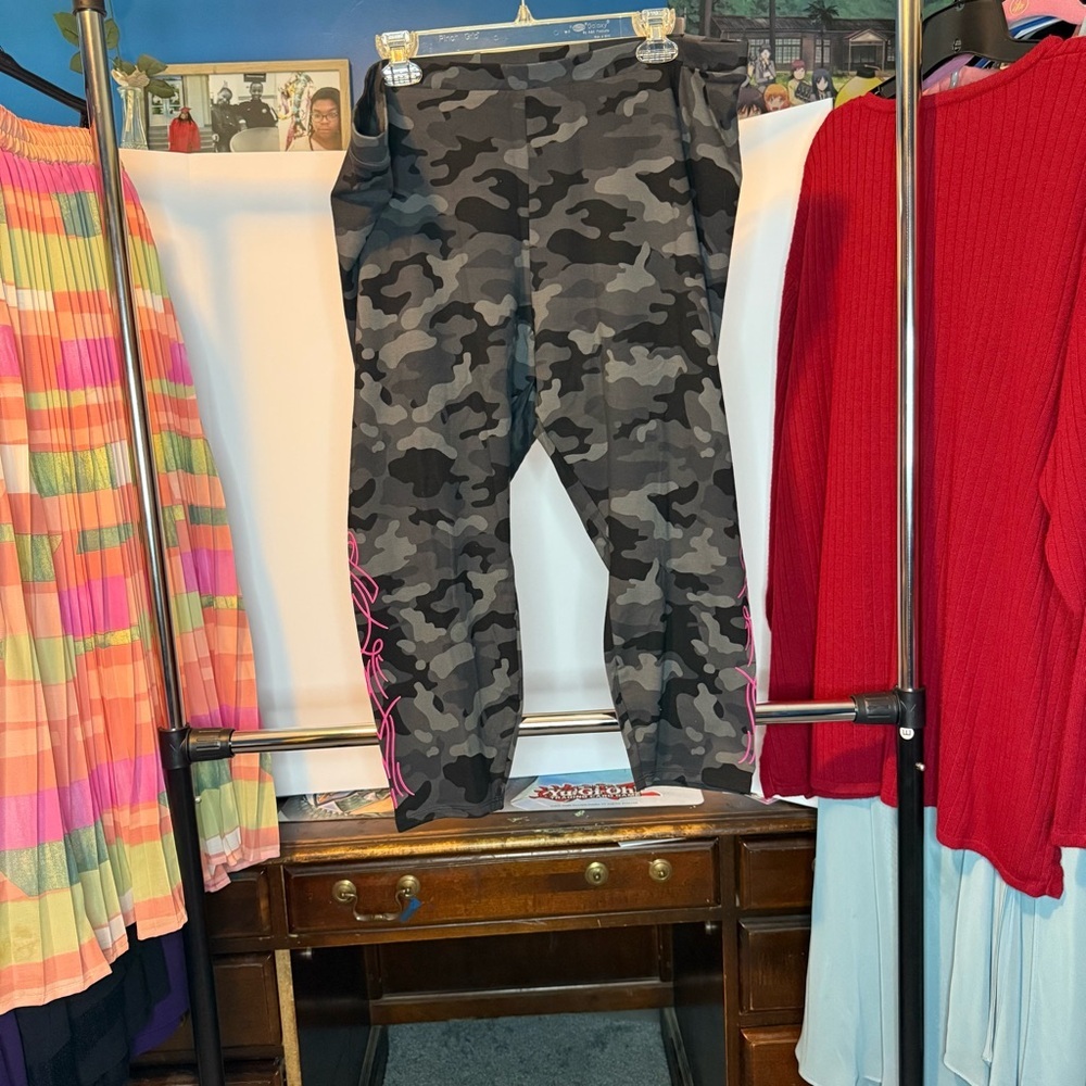 Torrid size 4 Black and Gray Camo Leggings